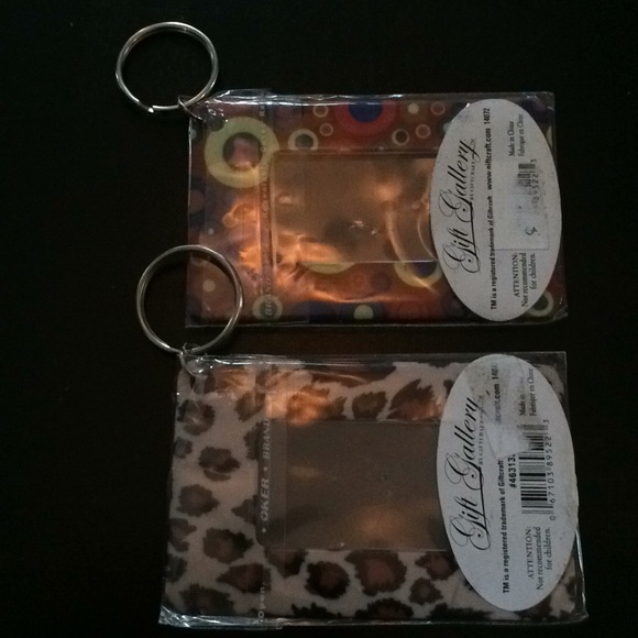 2 Keychain Readers / Magnifiers - Picture 4 of 4